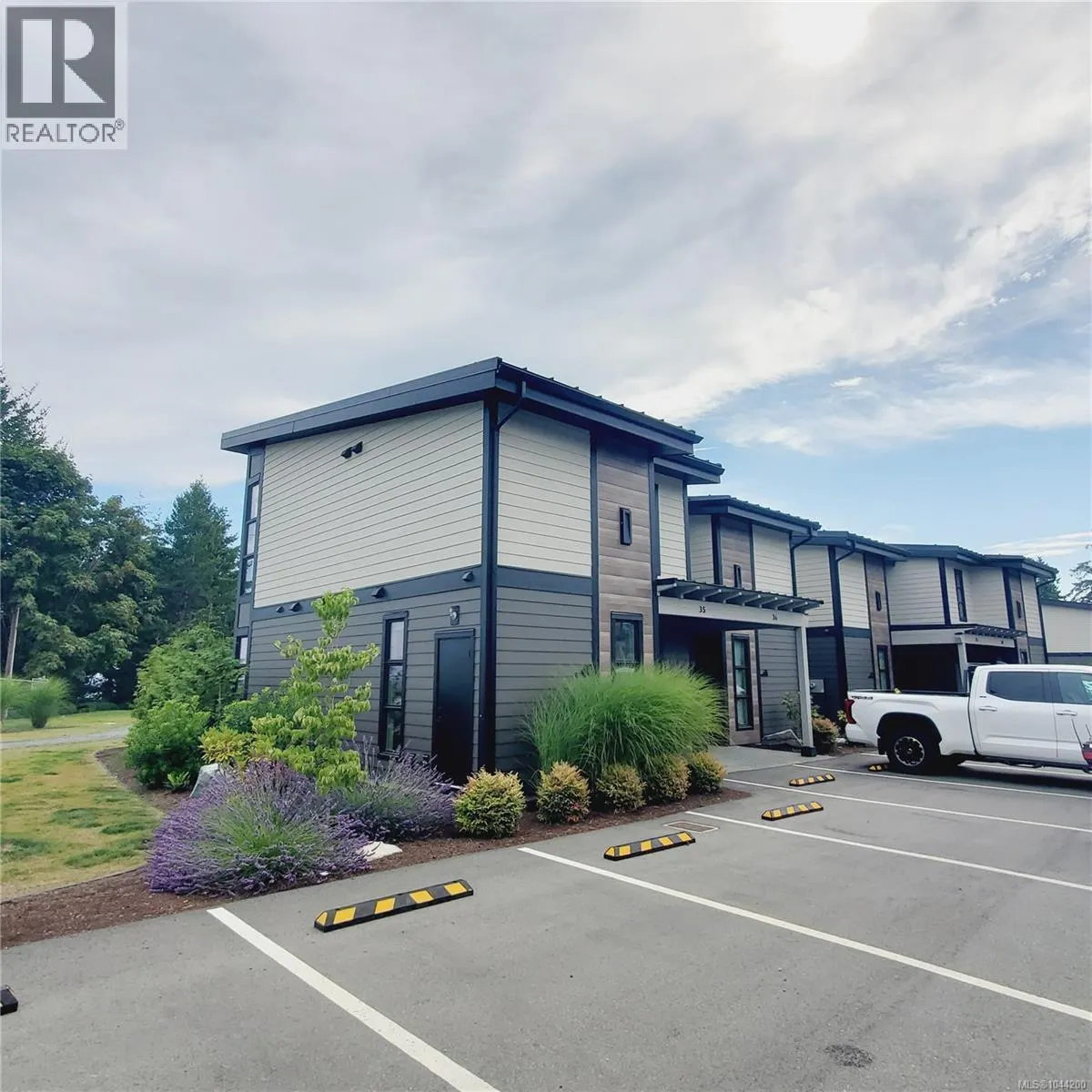 35 1175 Resort Dr
