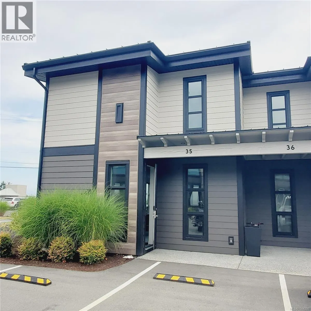 35 1175 Resort Dr