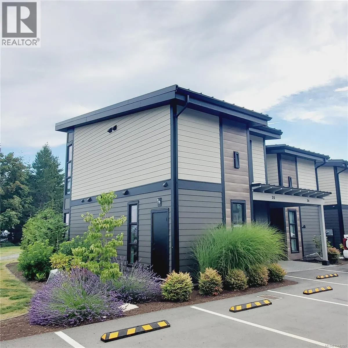 35 1175 Resort Dr