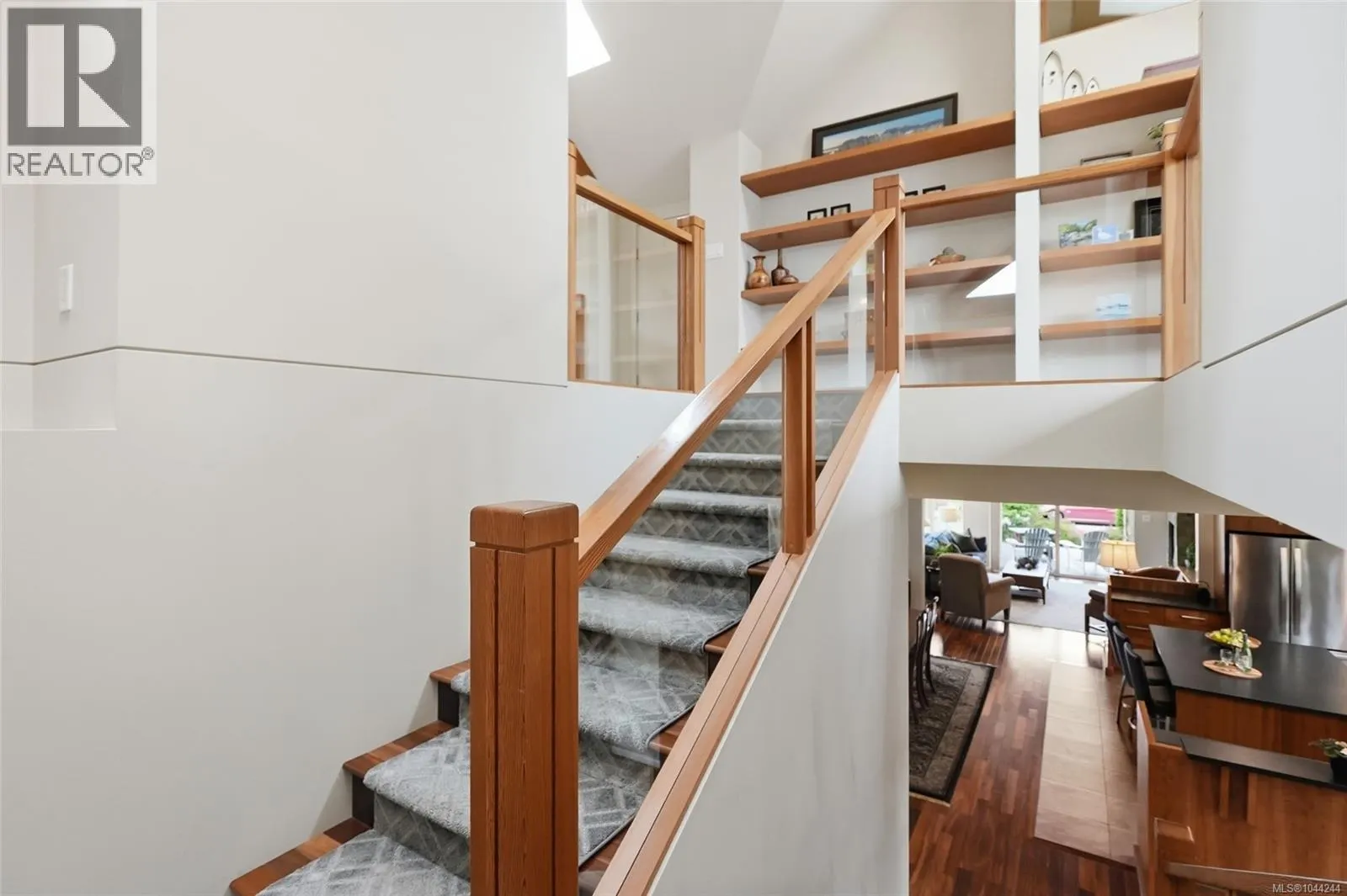 880 Bluffs Dr