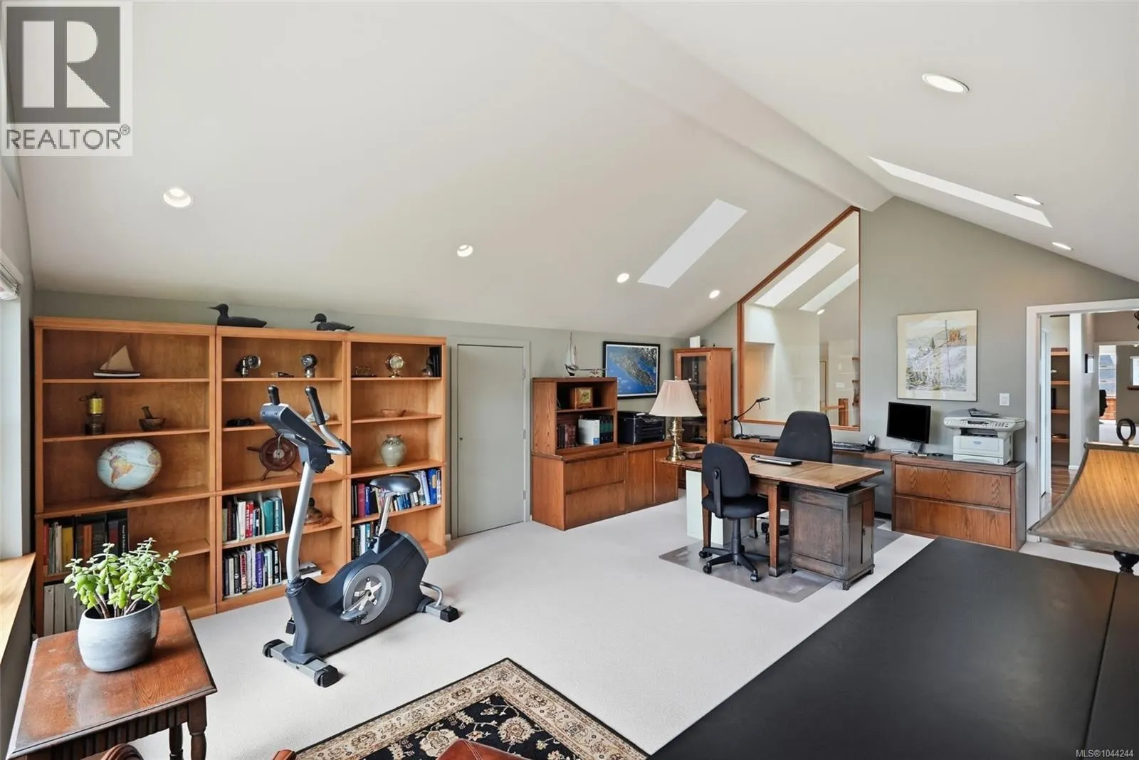 880 Bluffs Dr
