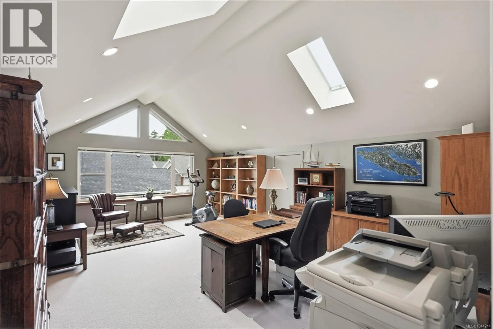 880 Bluffs Dr