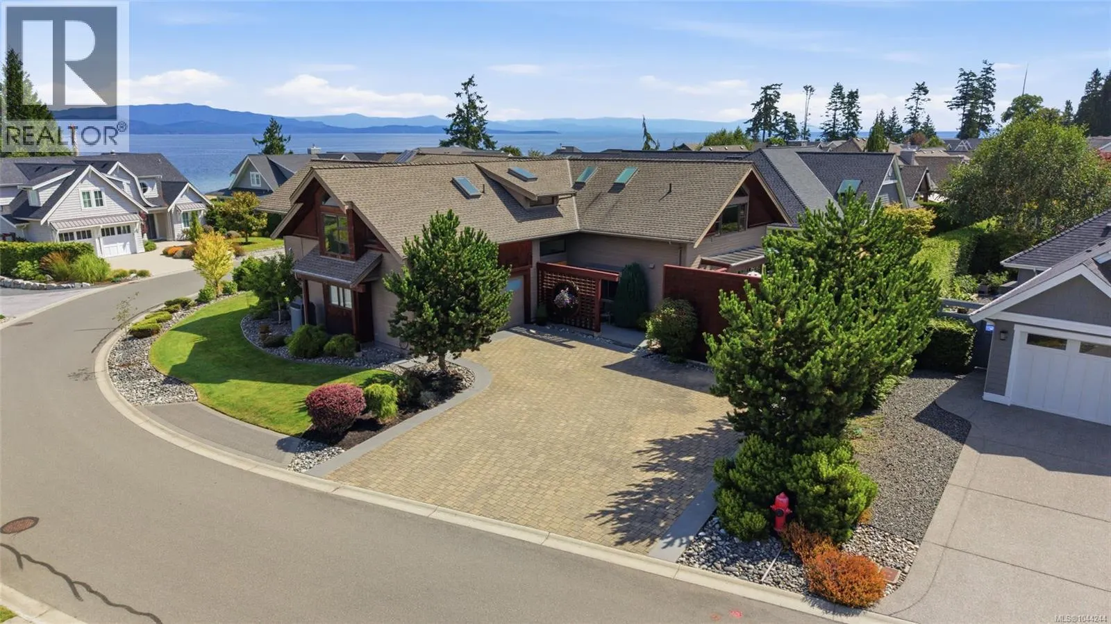 880 Bluffs Dr