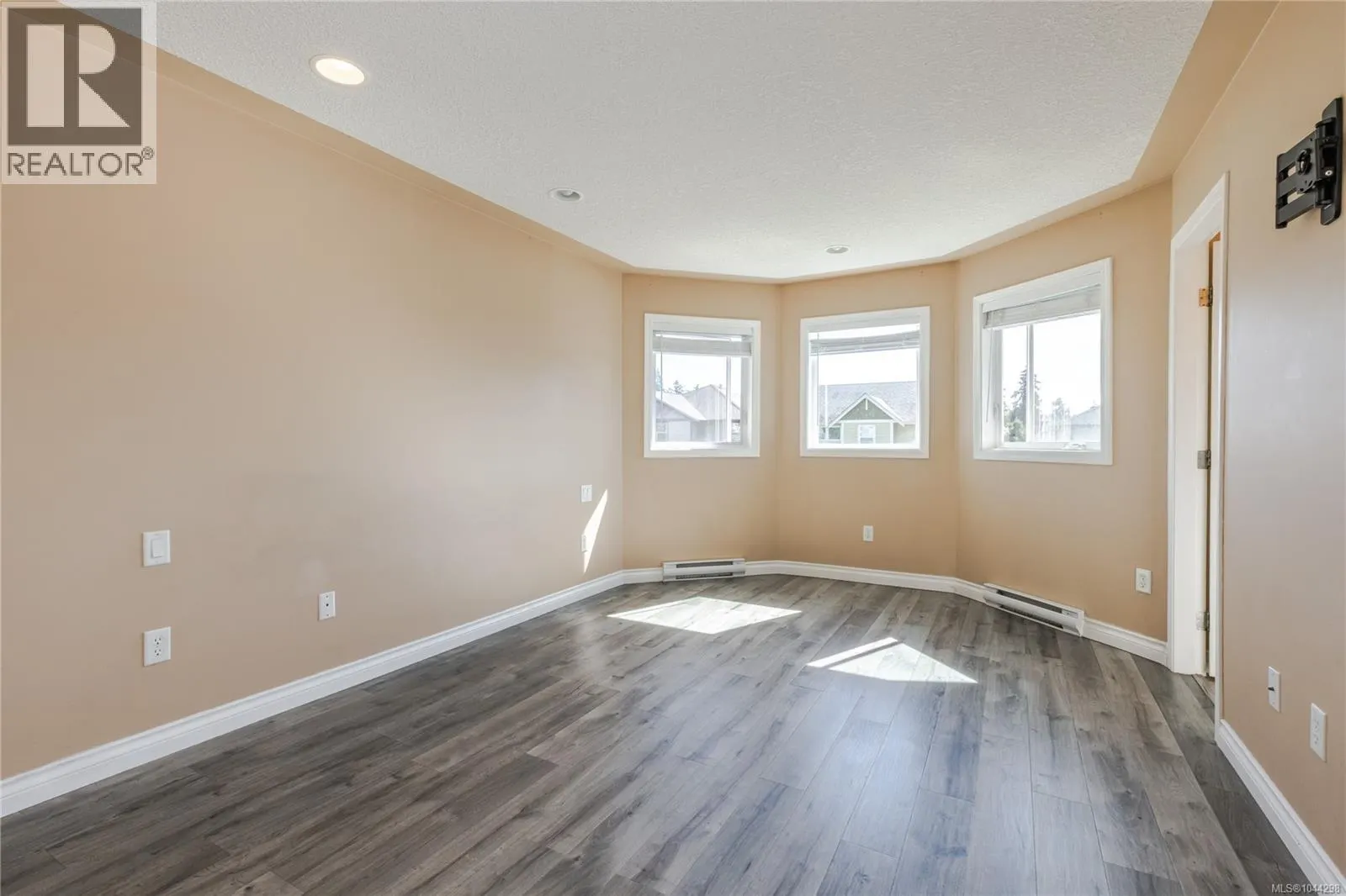 293 Applegreen Ave