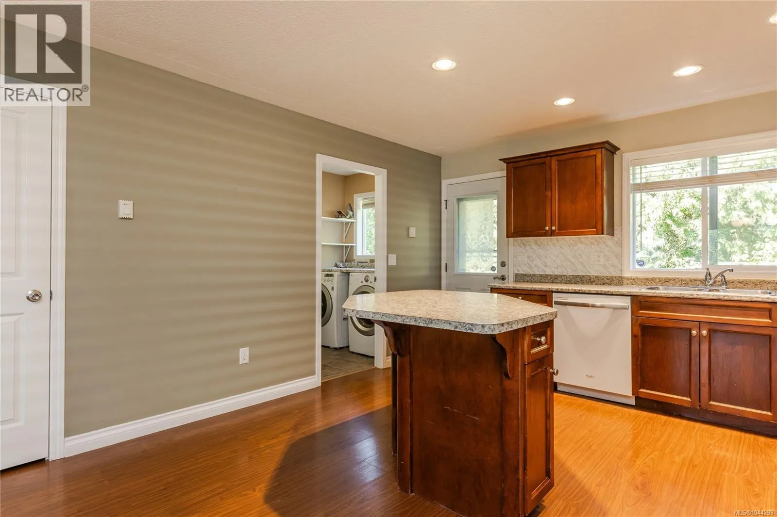 293 Applegreen Ave