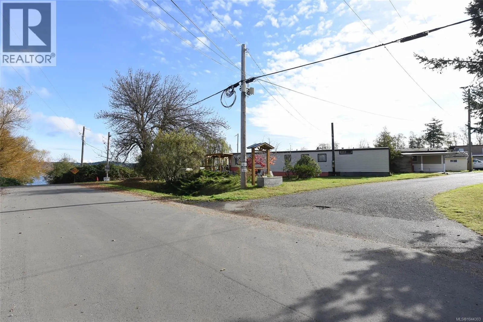 4 1451 Perkins Rd