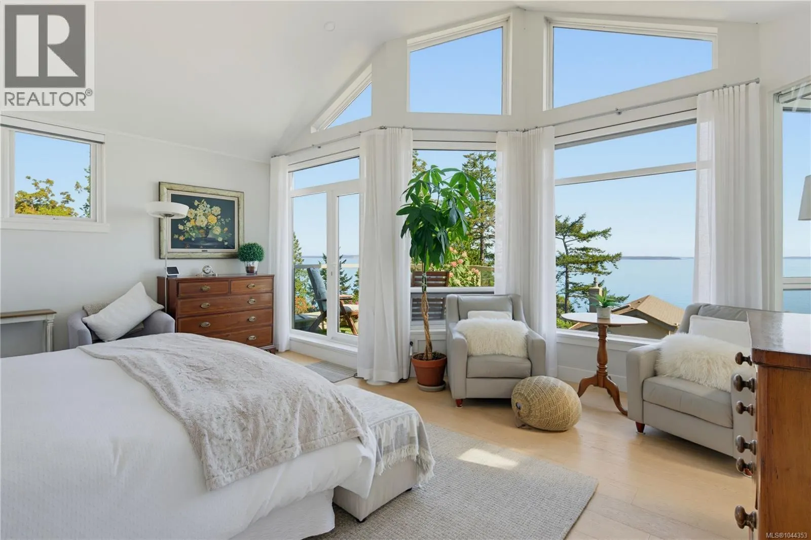 5 4771 Cordova Bay Rd