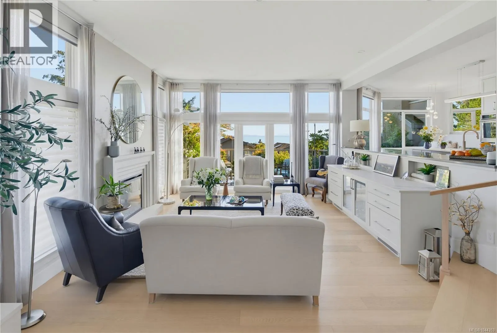 5 4771 Cordova Bay Rd