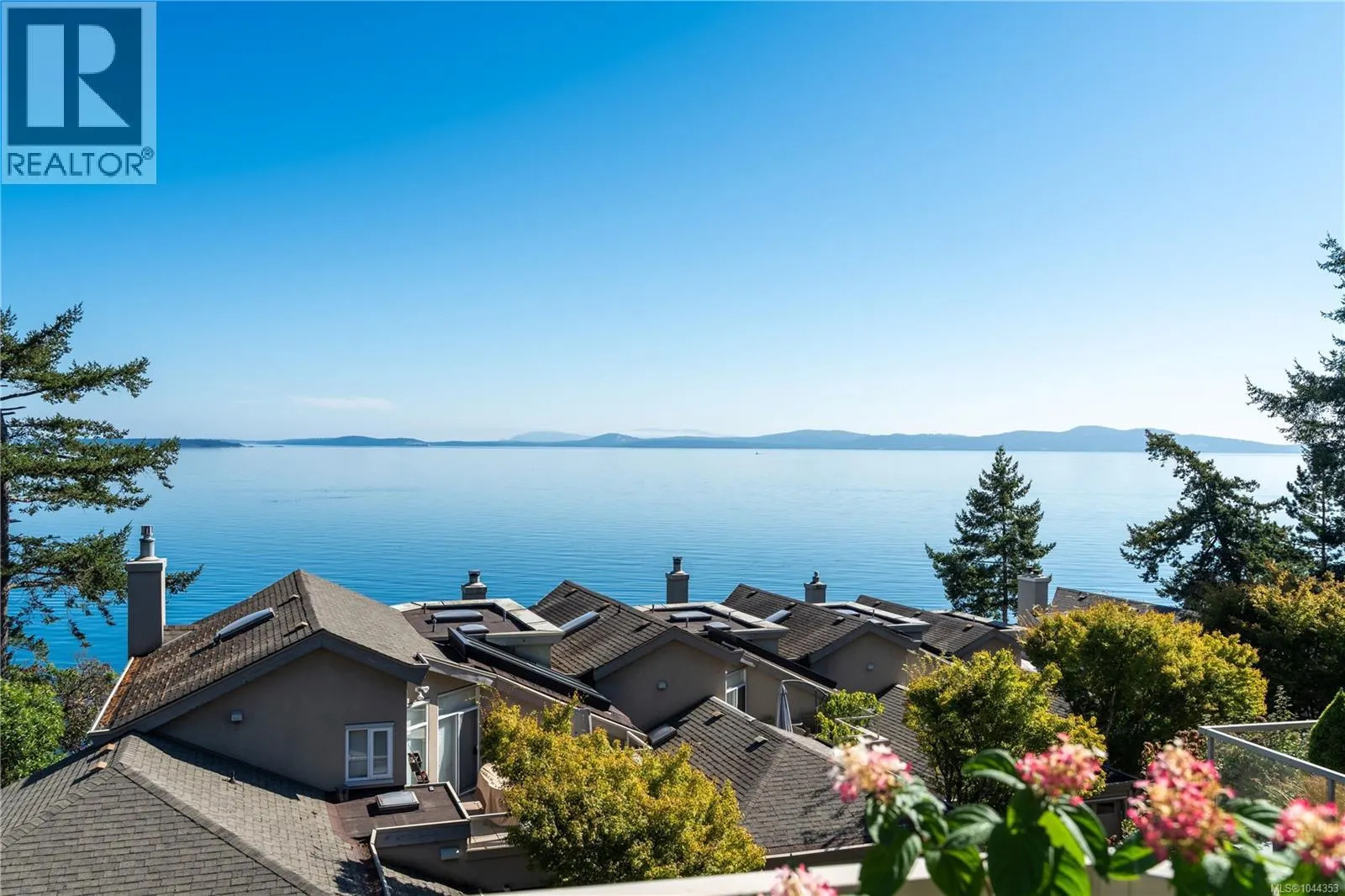 5 4771 Cordova Bay Rd