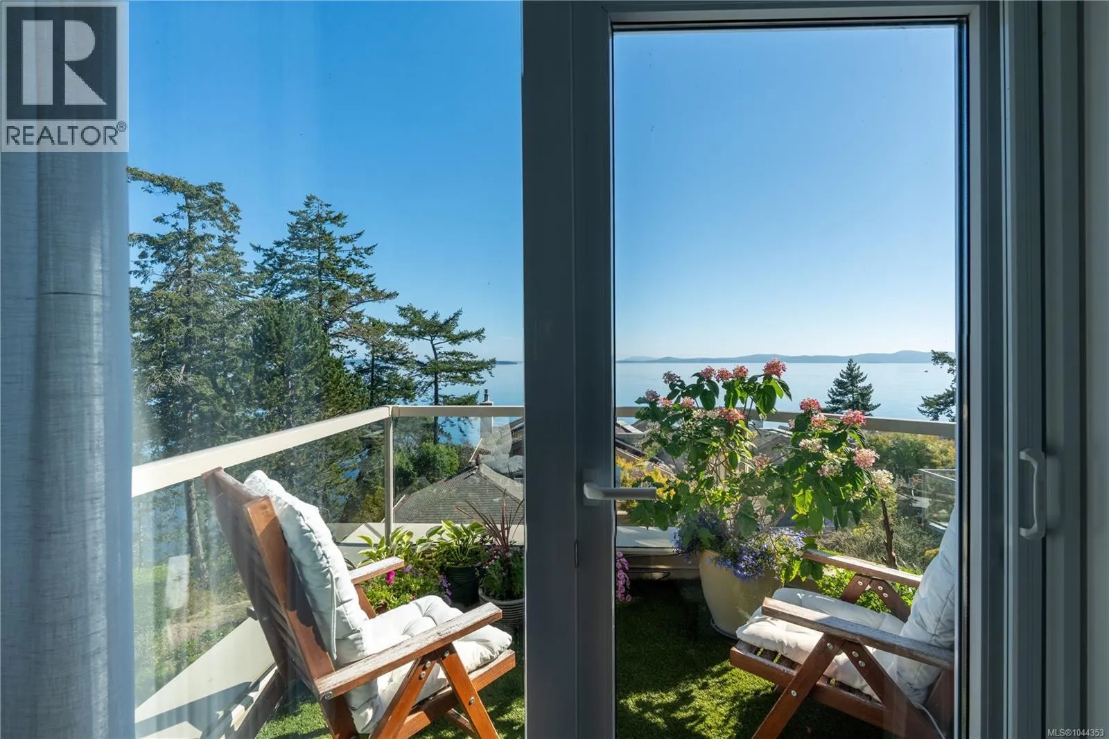 5 4771 Cordova Bay Rd