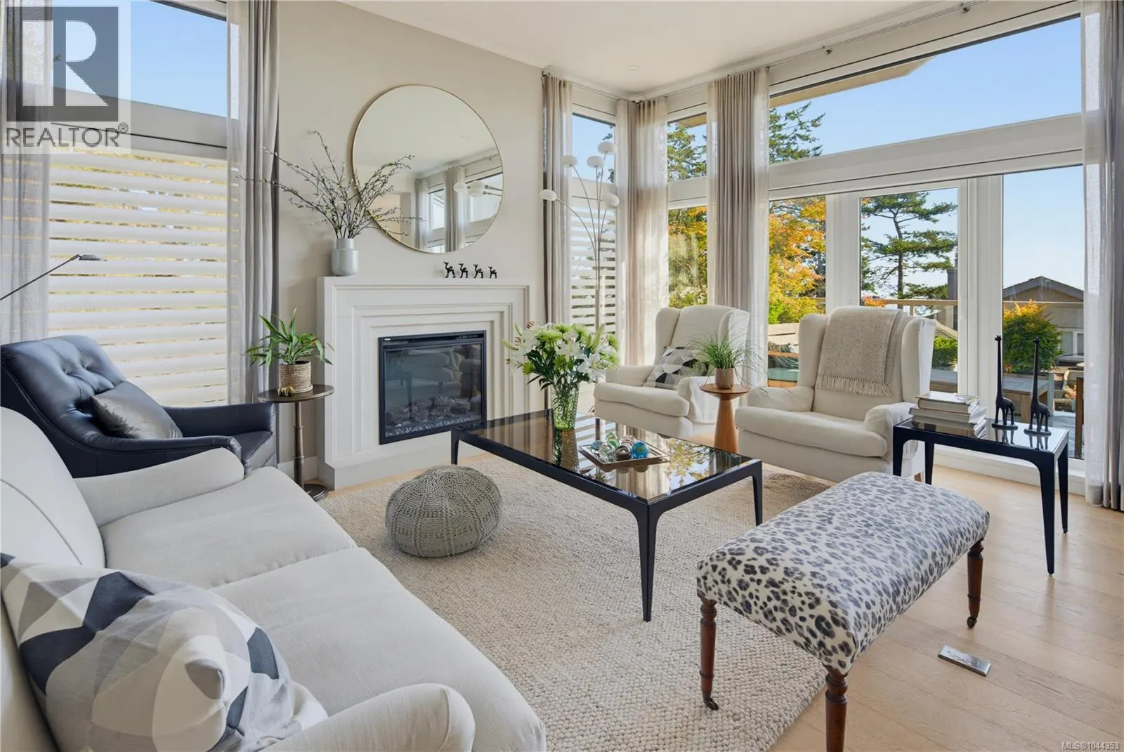 5 4771 Cordova Bay Rd