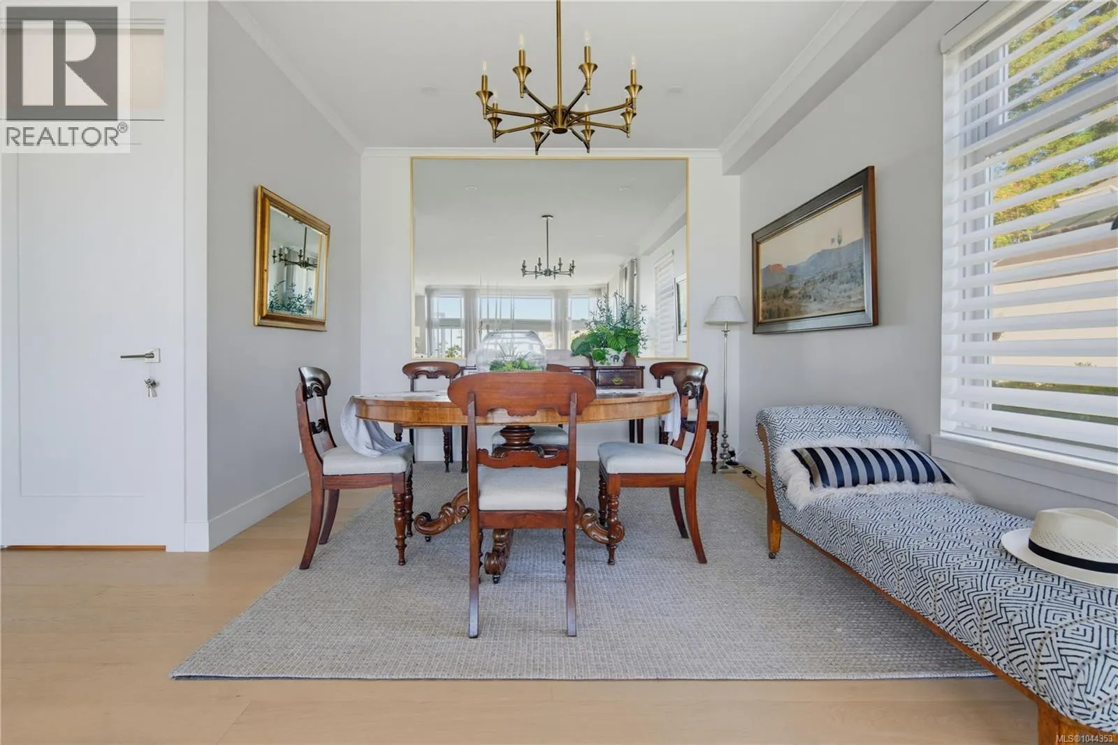 5 4771 Cordova Bay Rd