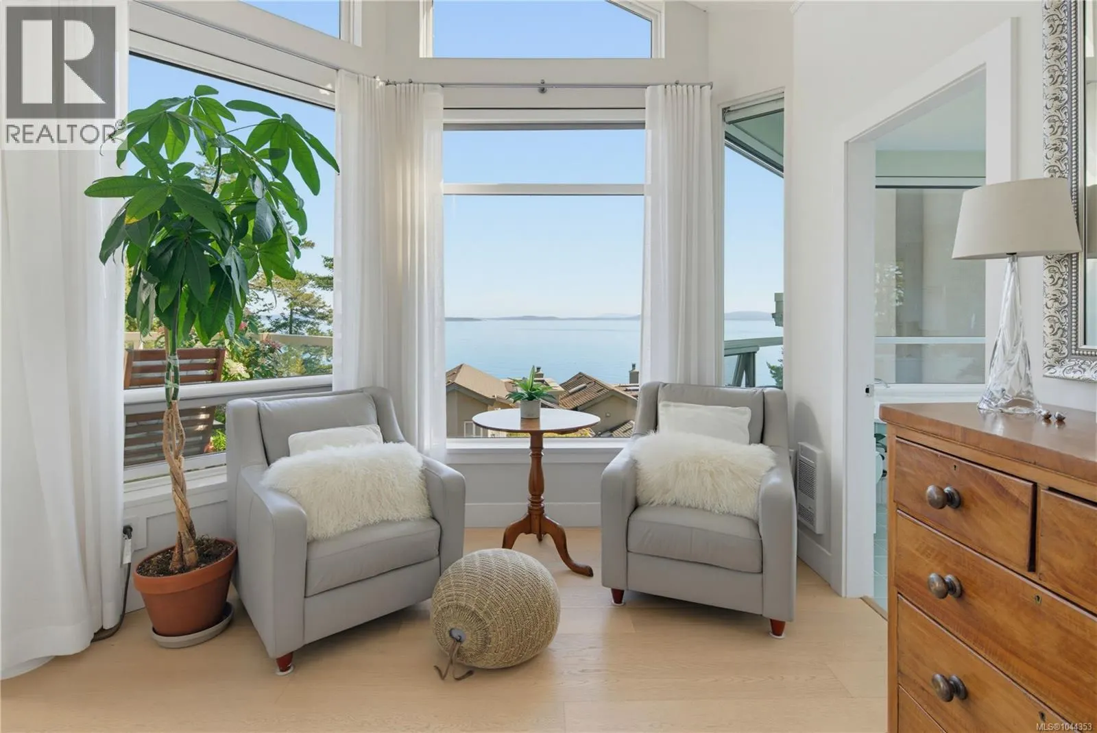 5 4771 Cordova Bay Rd