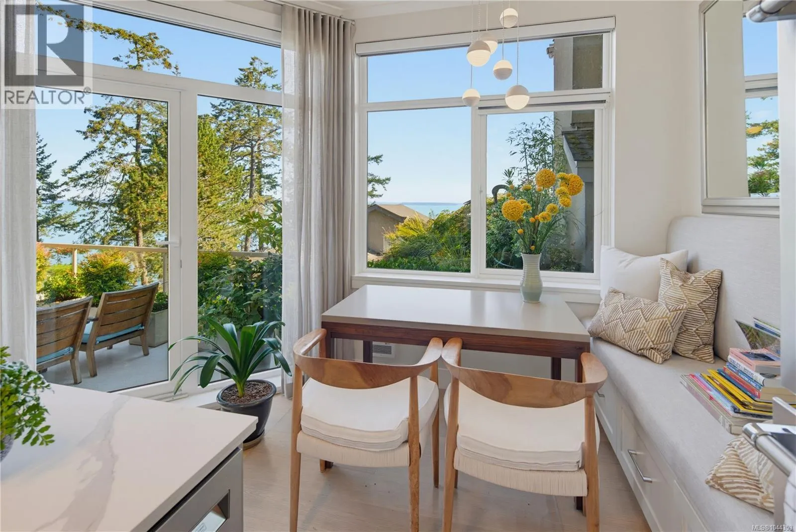 5 4771 Cordova Bay Rd