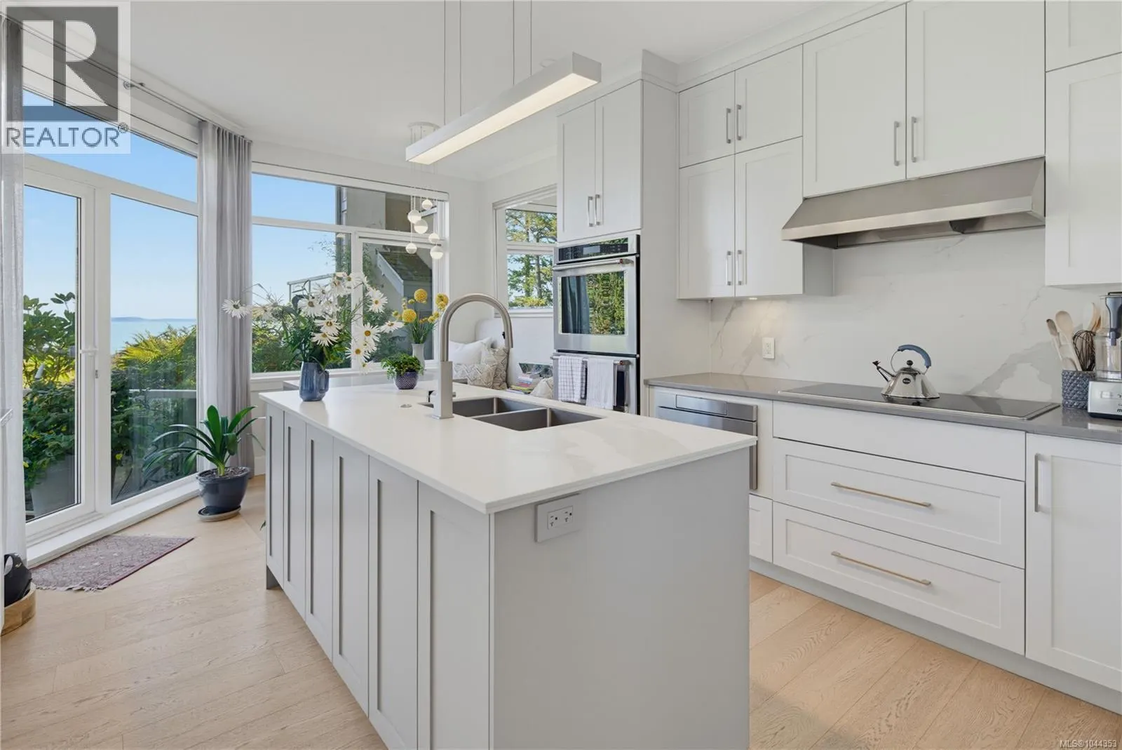 5 4771 Cordova Bay Rd
