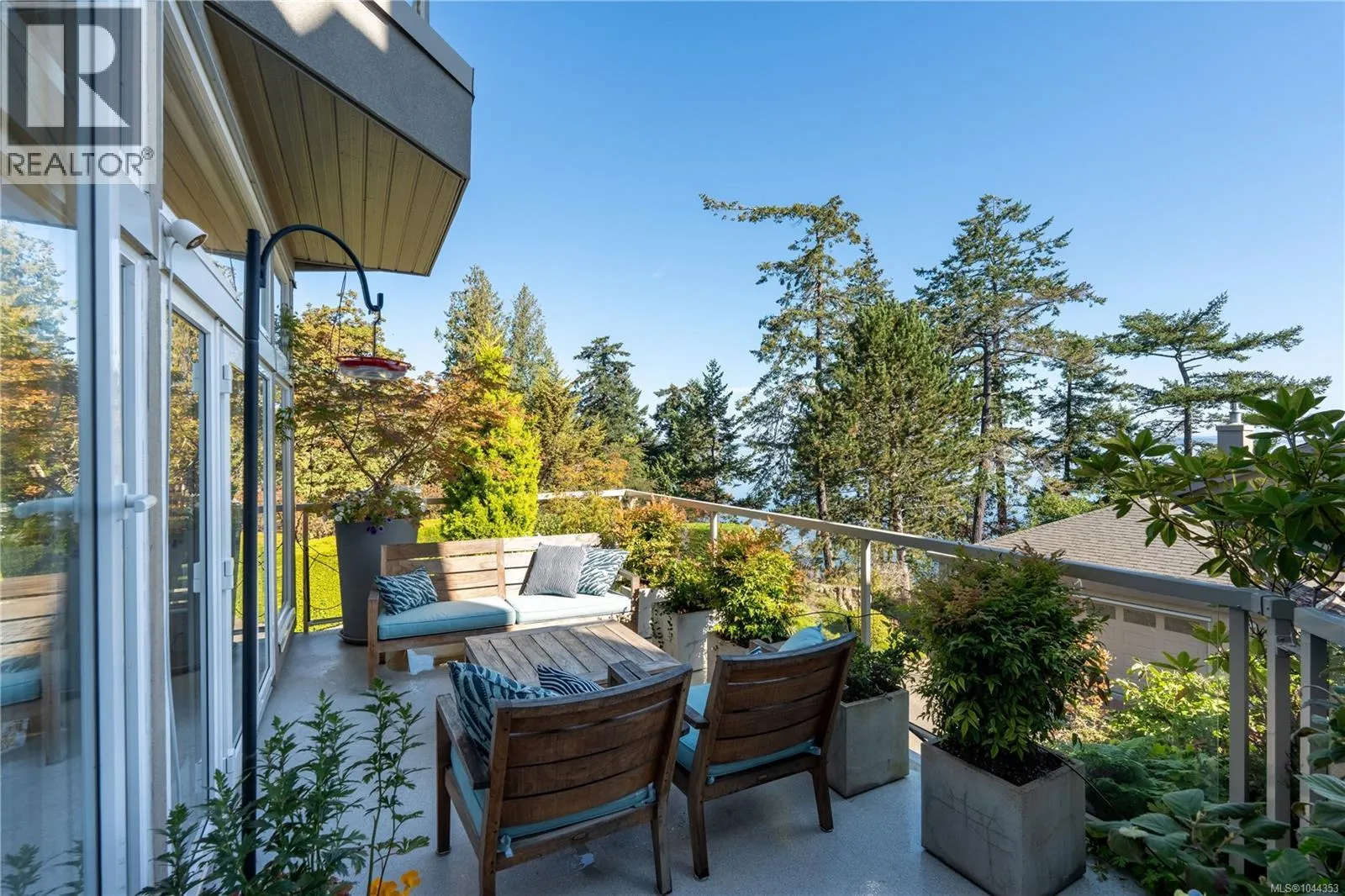 5 4771 Cordova Bay Rd