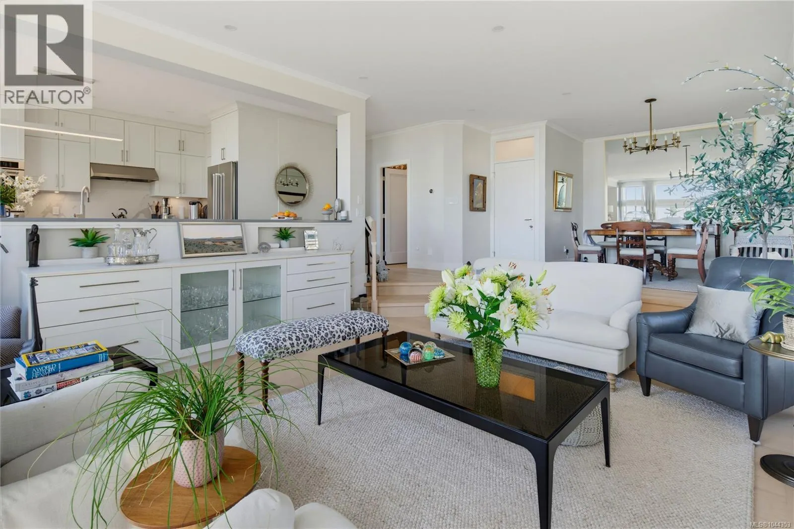 5 4771 Cordova Bay Rd