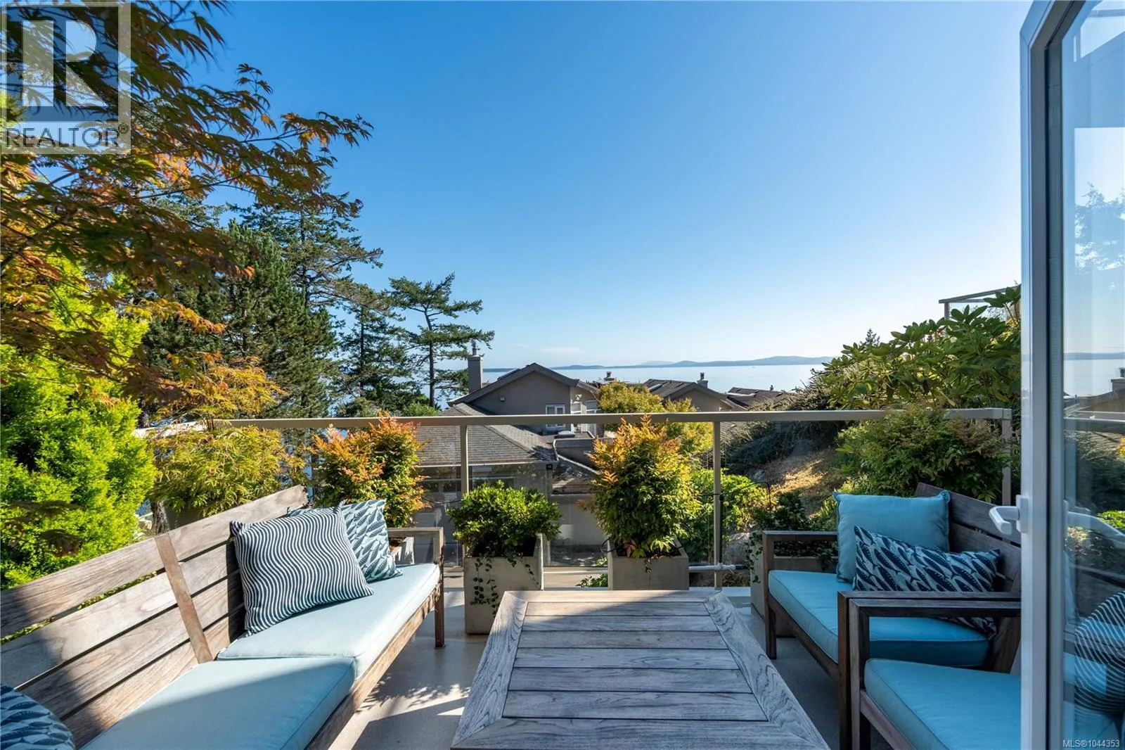 5 4771 Cordova Bay Rd