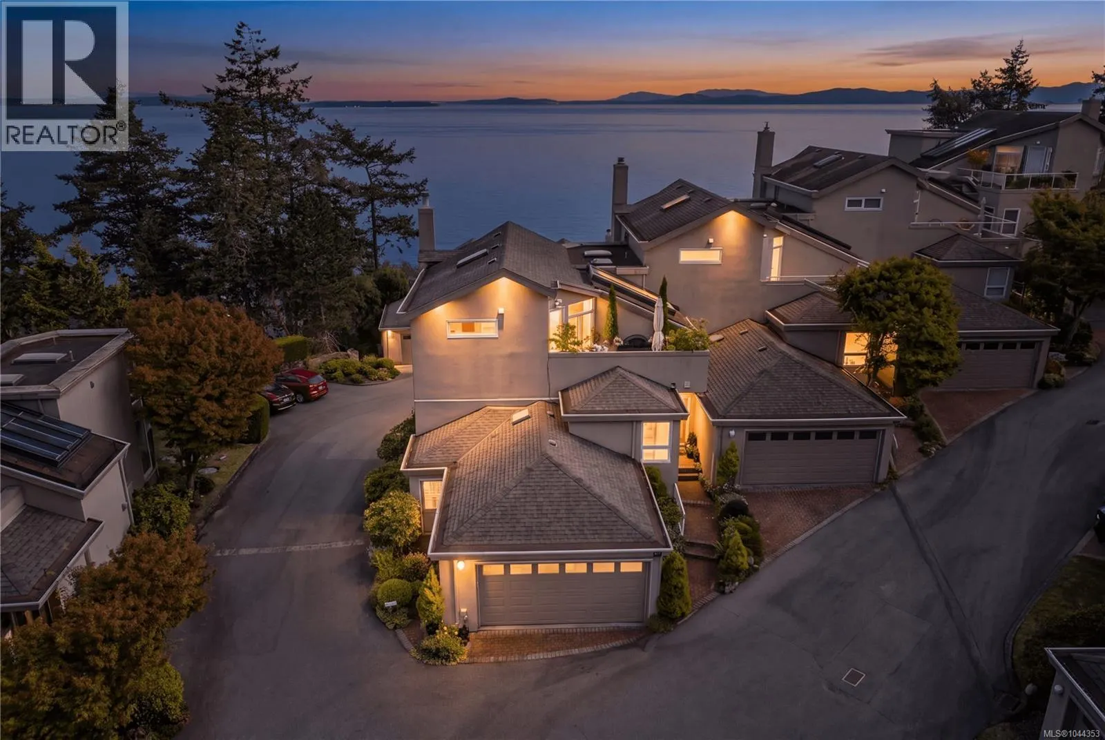 5 4771 Cordova Bay Rd