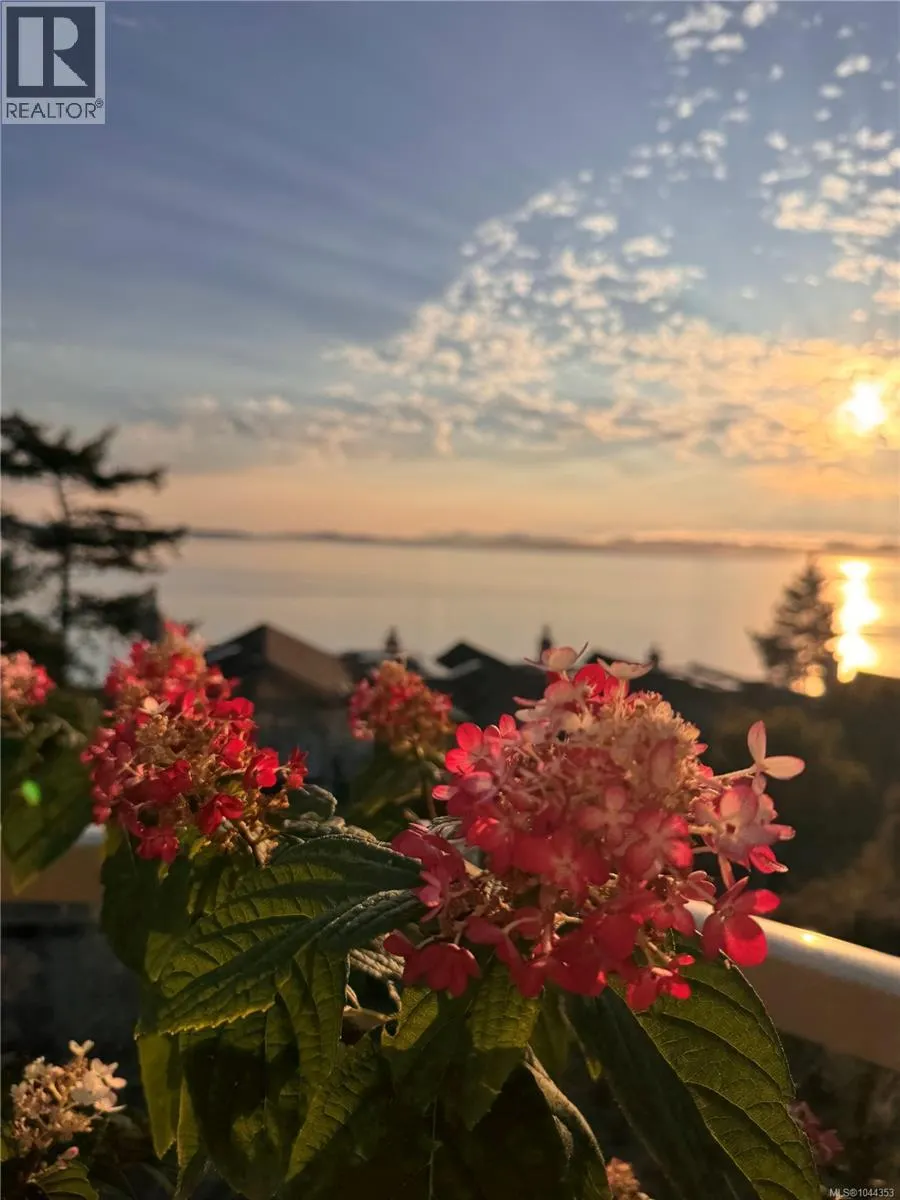 5 4771 Cordova Bay Rd