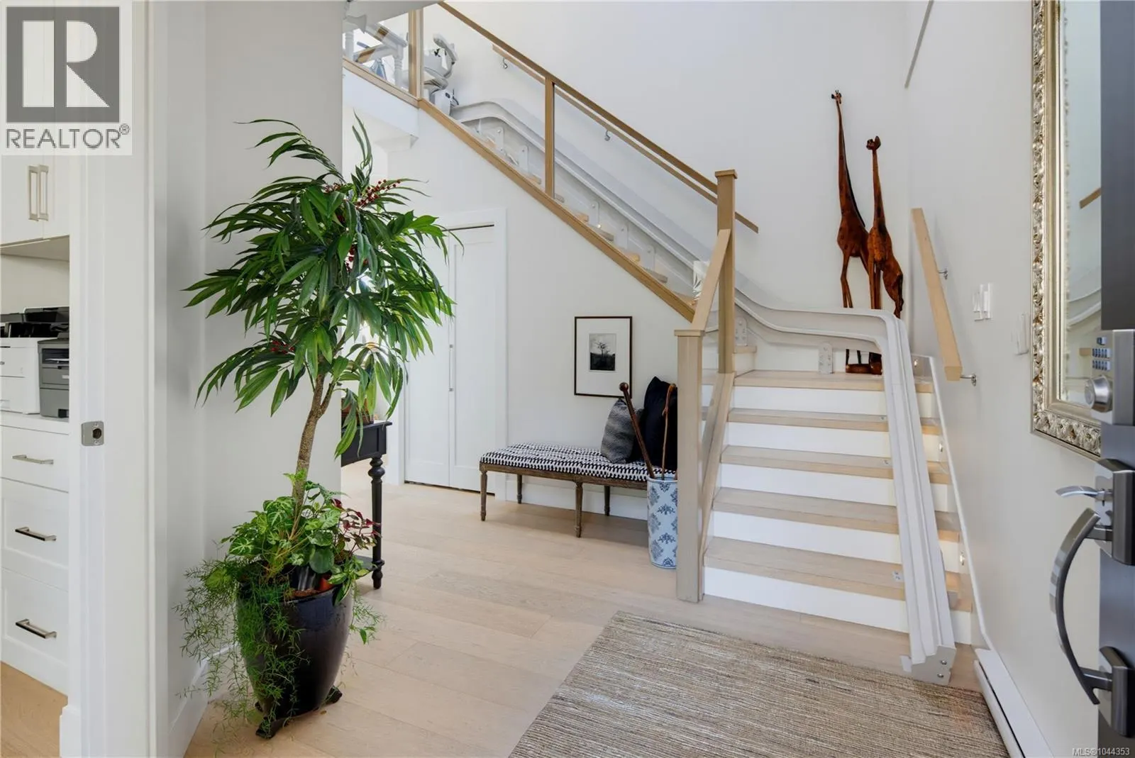 5 4771 Cordova Bay Rd