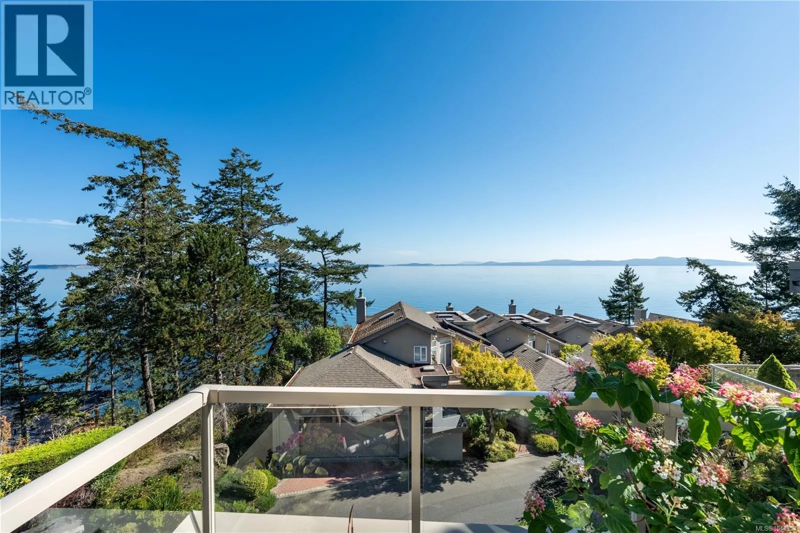 5 4771 Cordova Bay Rd