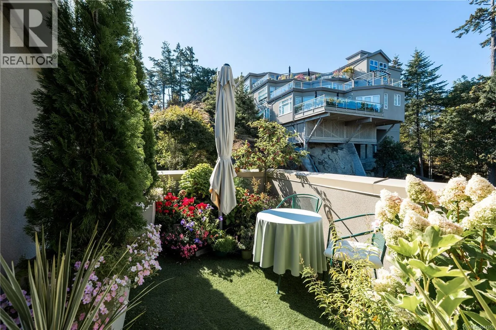 5 4771 Cordova Bay Rd