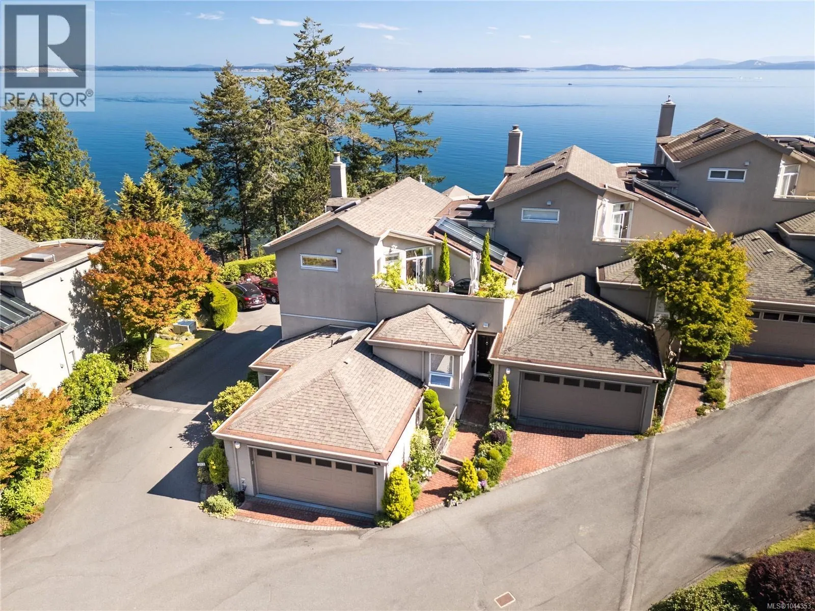 5 4771 Cordova Bay Rd