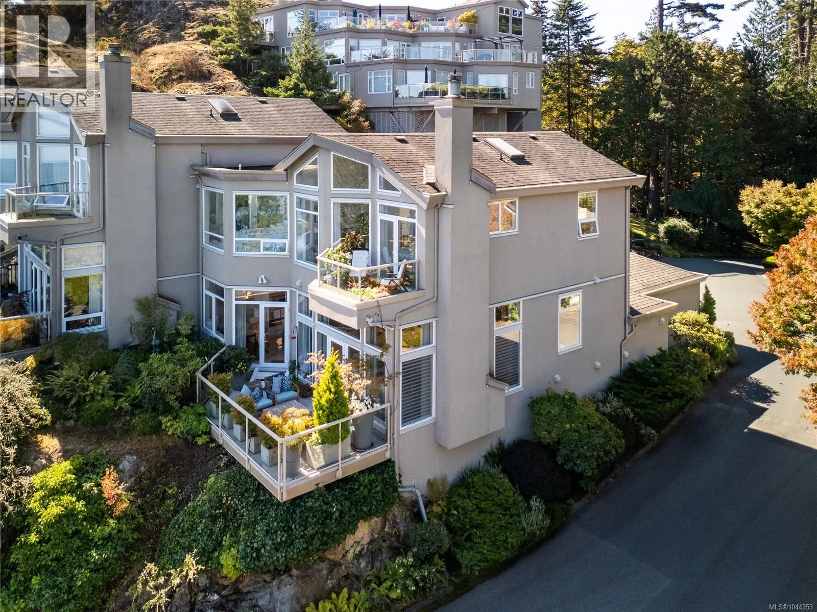 5 4771 Cordova Bay Rd