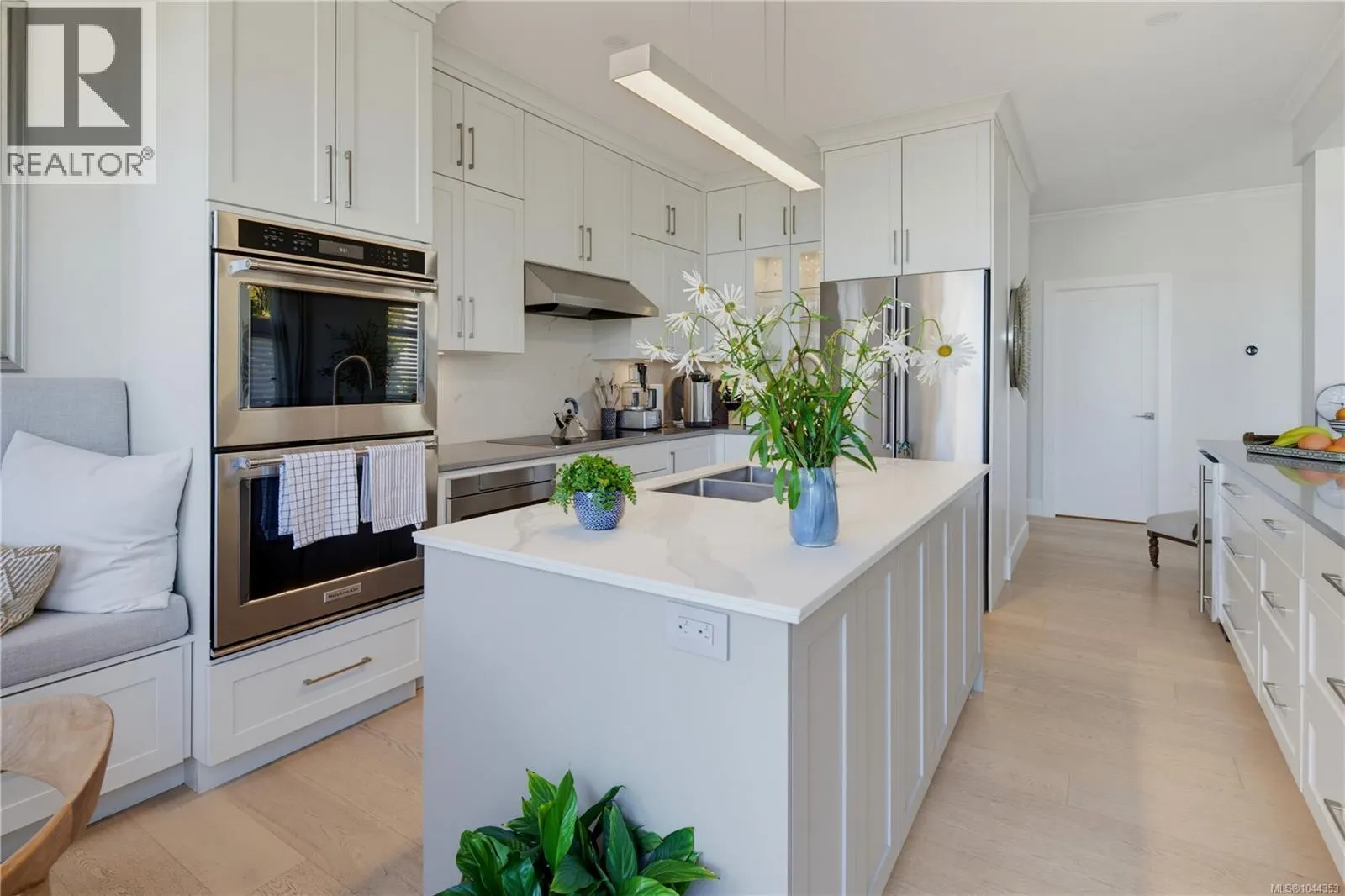 5 4771 Cordova Bay Rd