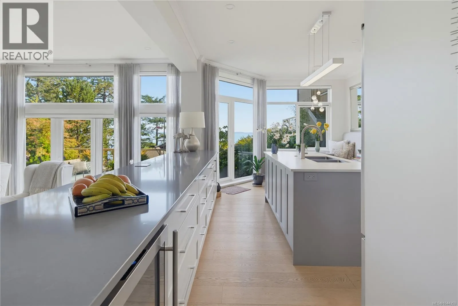 5 4771 Cordova Bay Rd