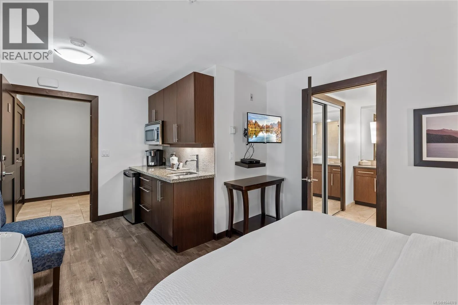 242 1175 Resort Dr