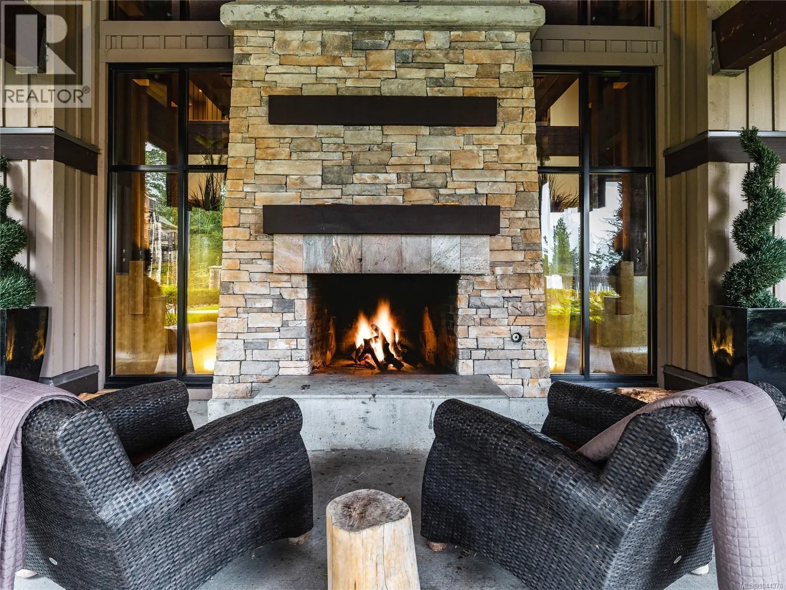 242 1175 Resort Dr