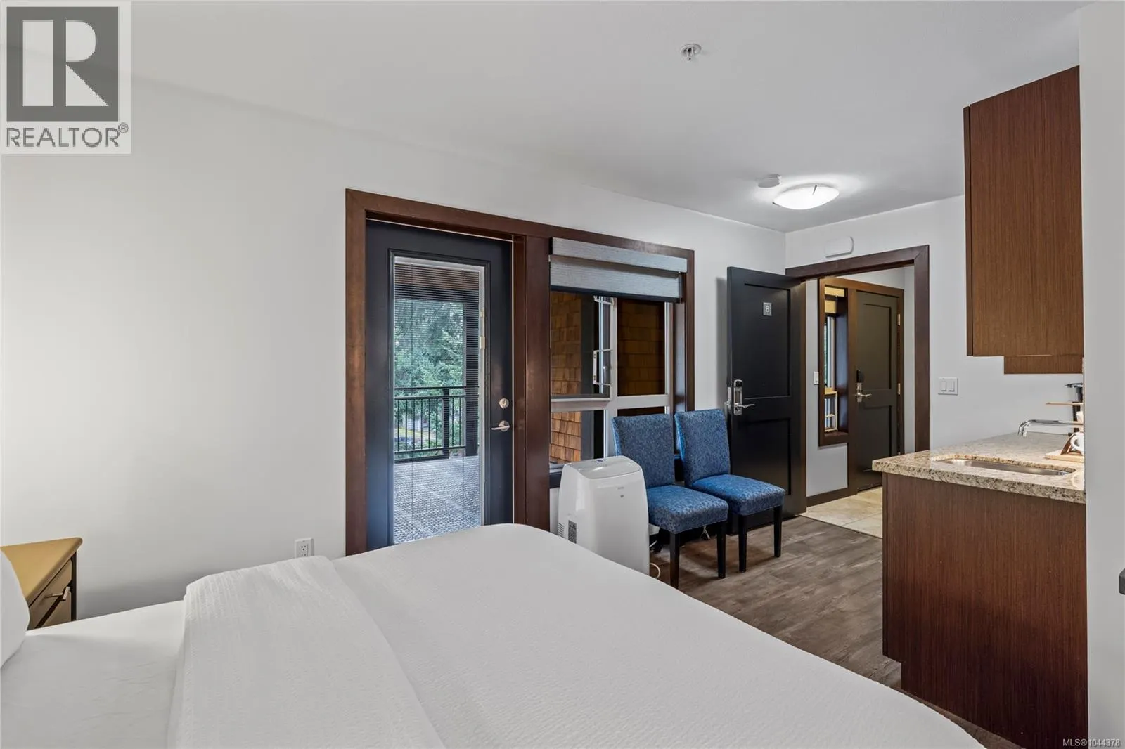 242 1175 Resort Dr
