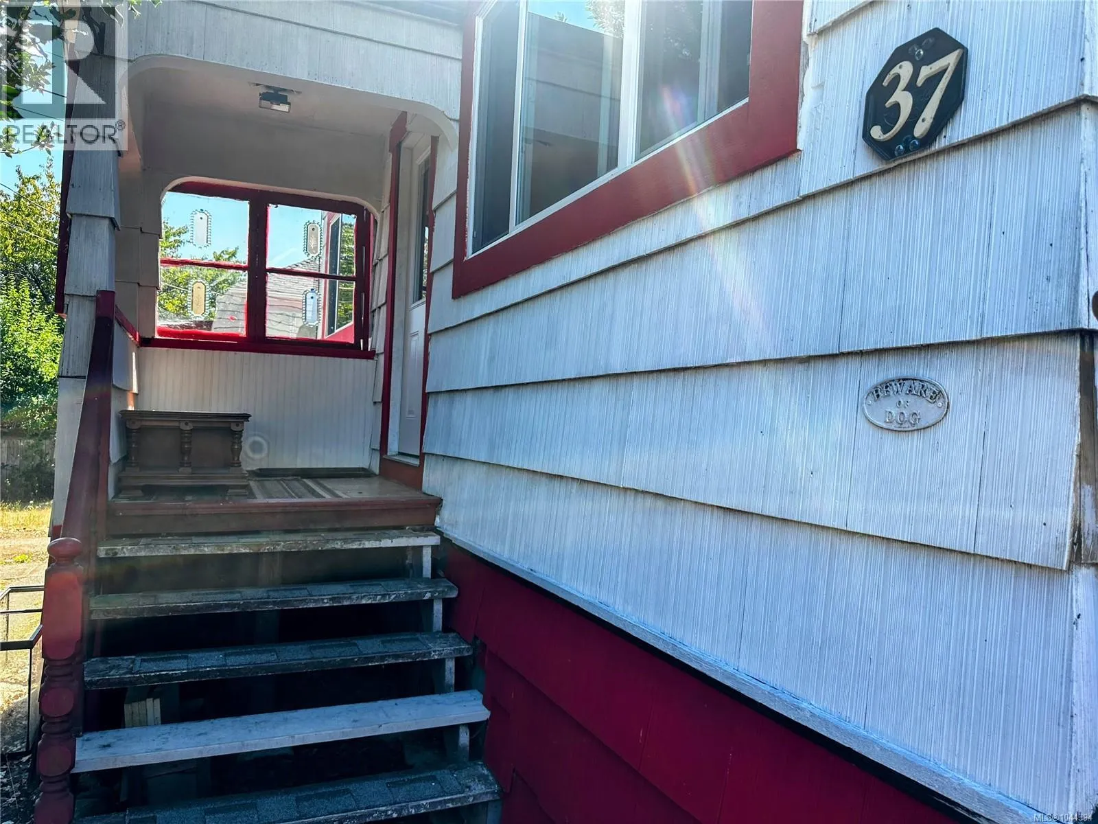 37 Strickland St