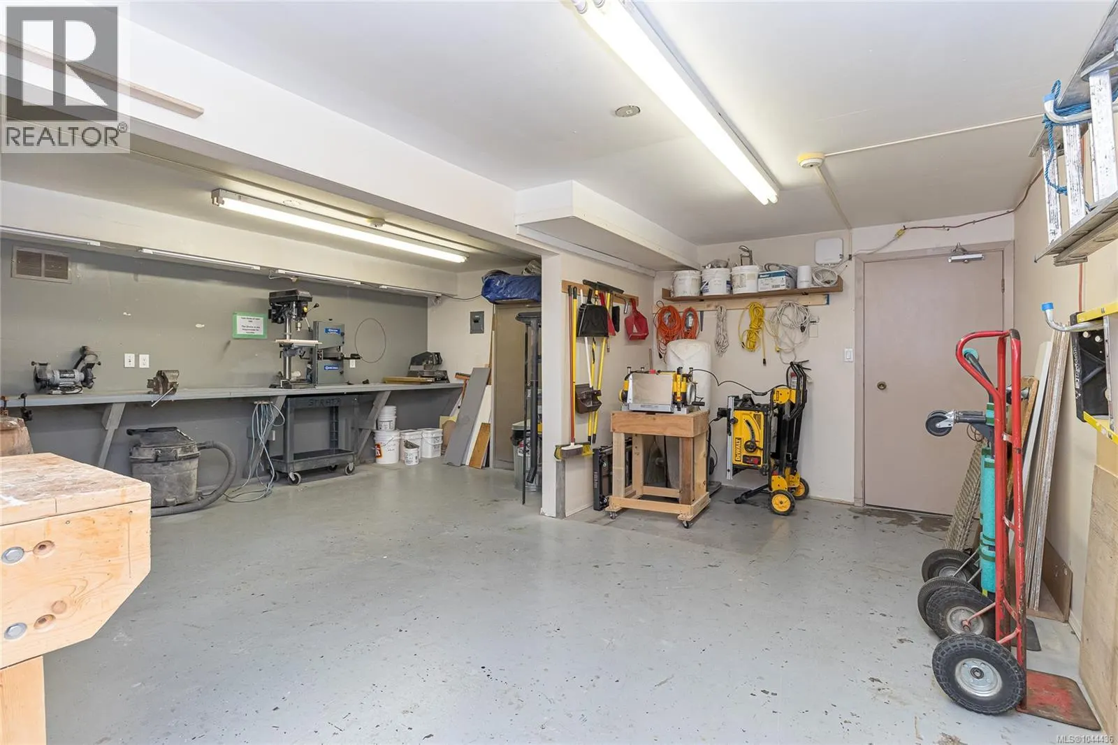111 2050 White Birch Rd