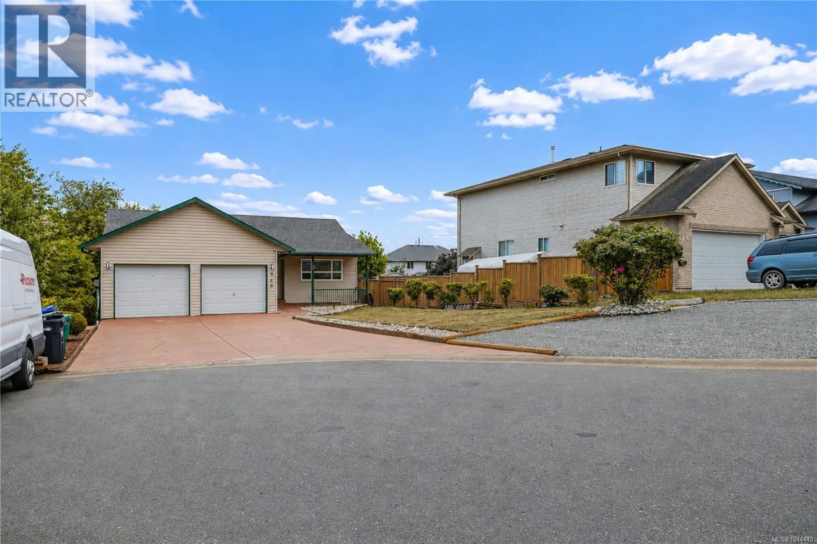 840 Inez Pl
