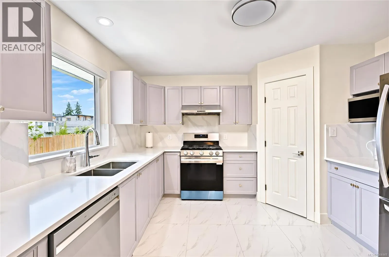840 Inez Pl
