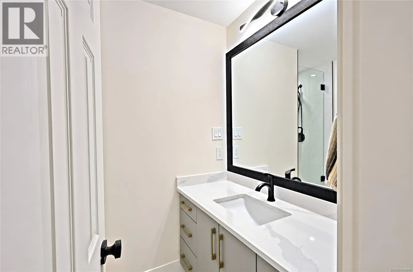 840 Inez Pl