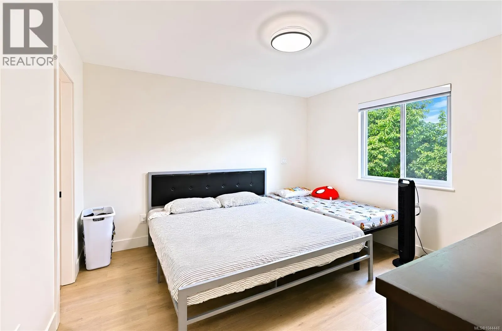 840 Inez Pl