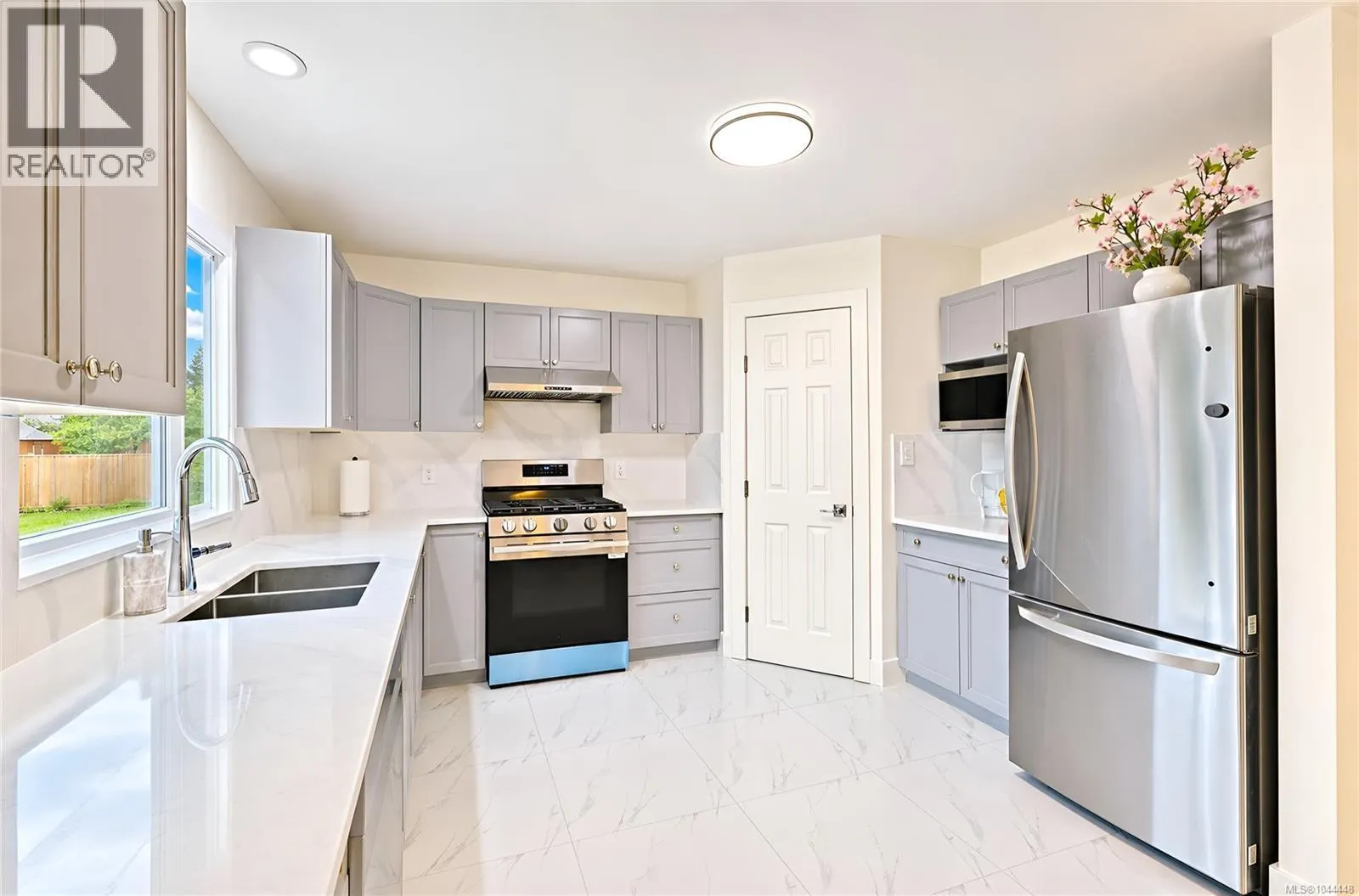 840 Inez Pl