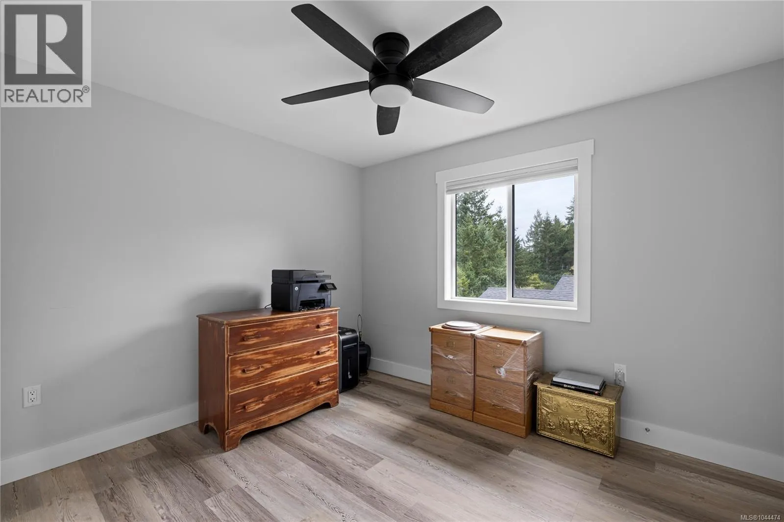 242 Sunningdale Rd E