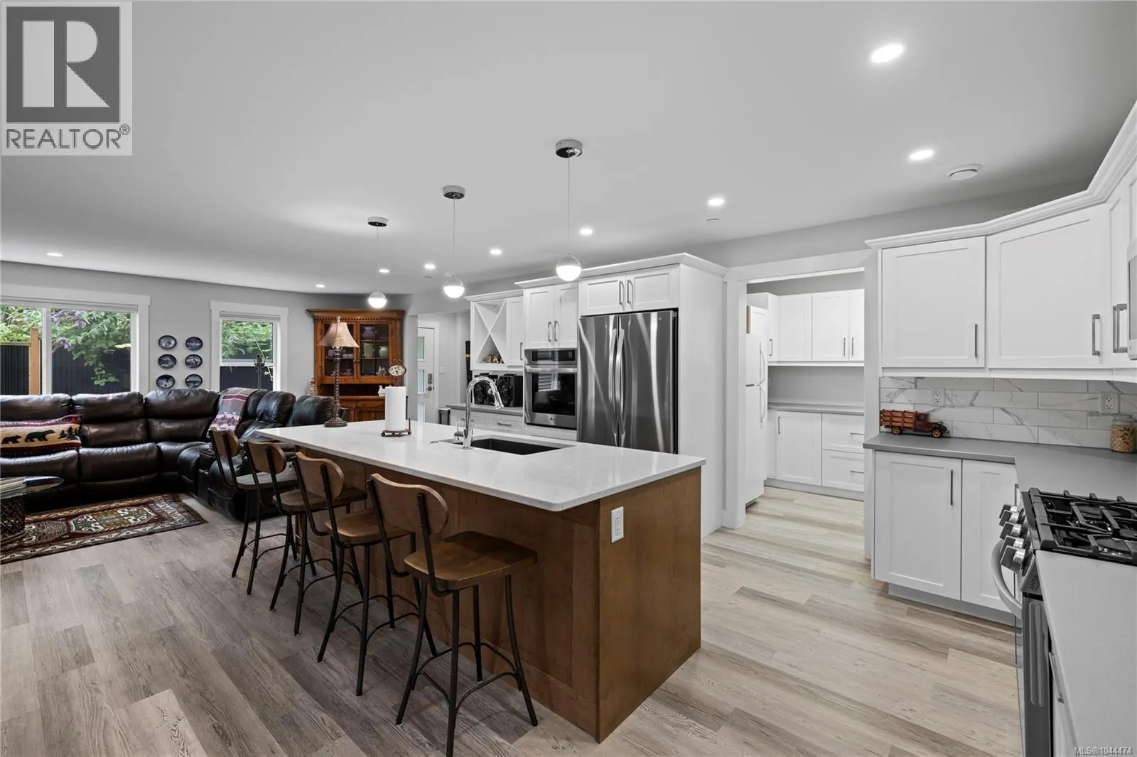 242 Sunningdale Rd E