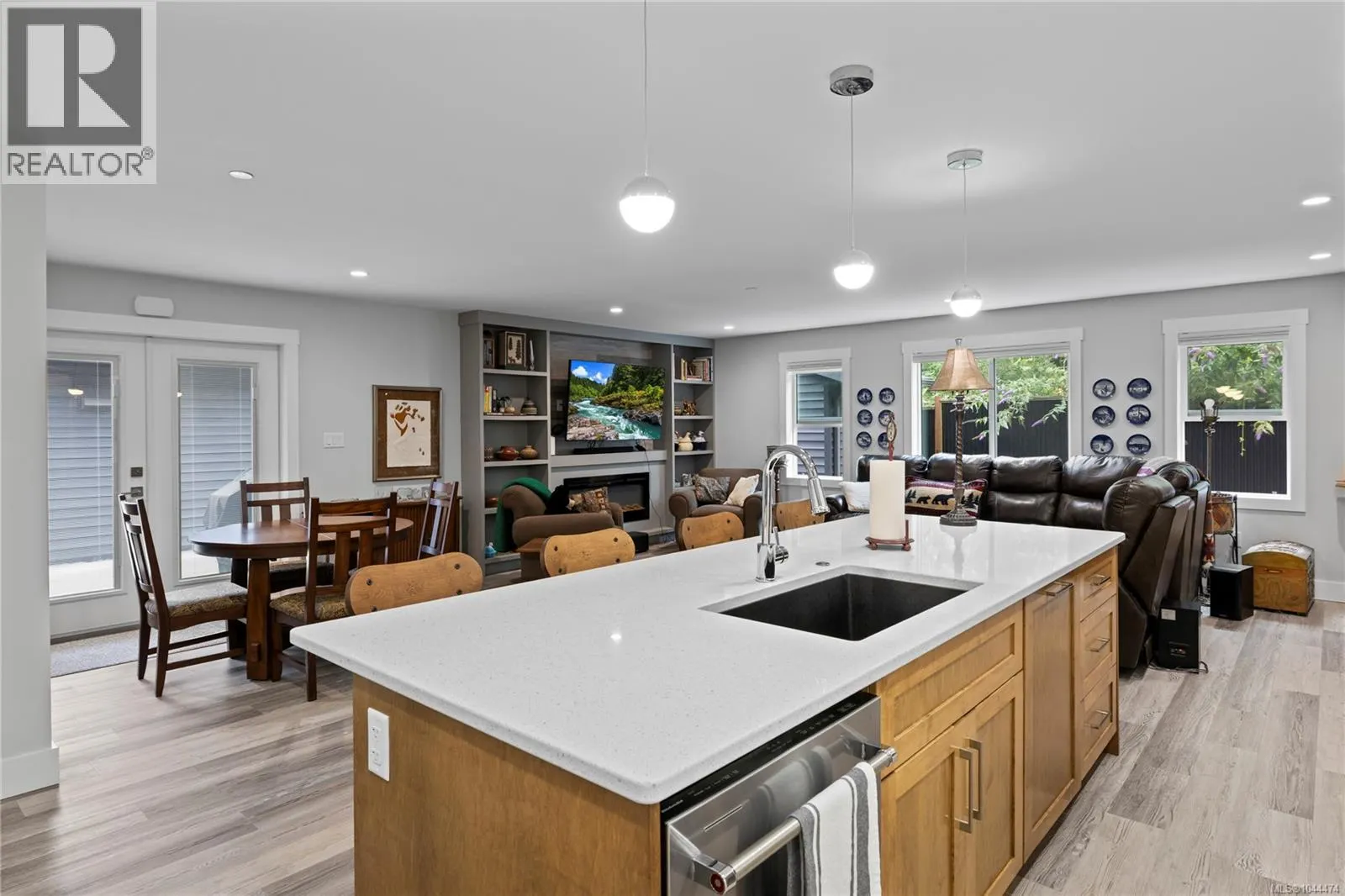 242 Sunningdale Rd E