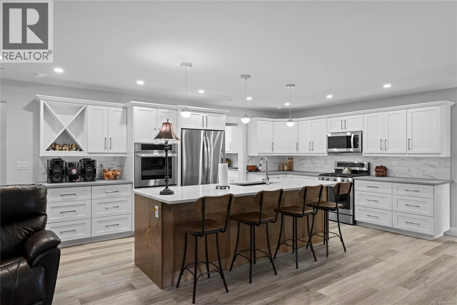 242 Sunningdale Rd E