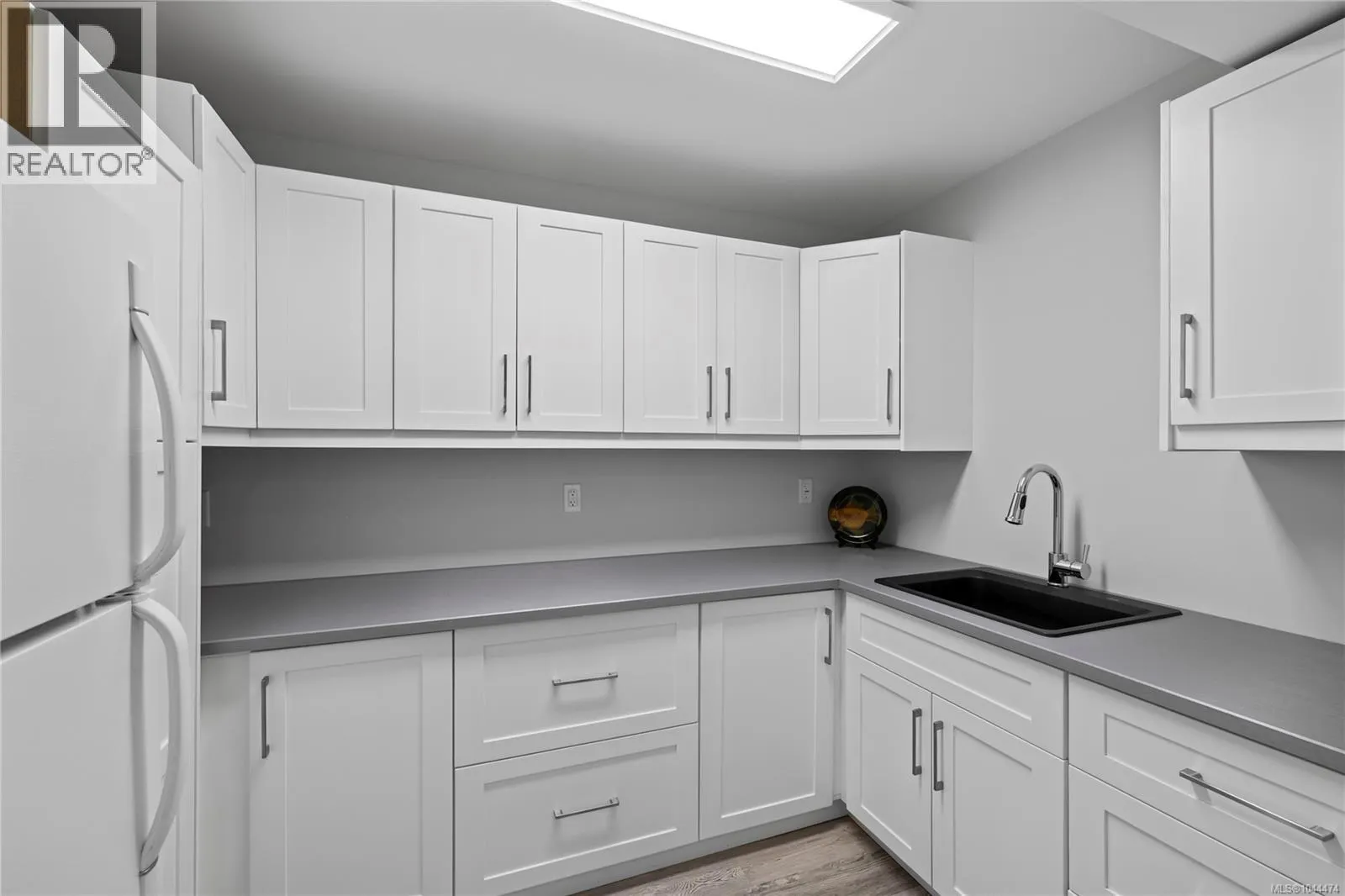 242 Sunningdale Rd E