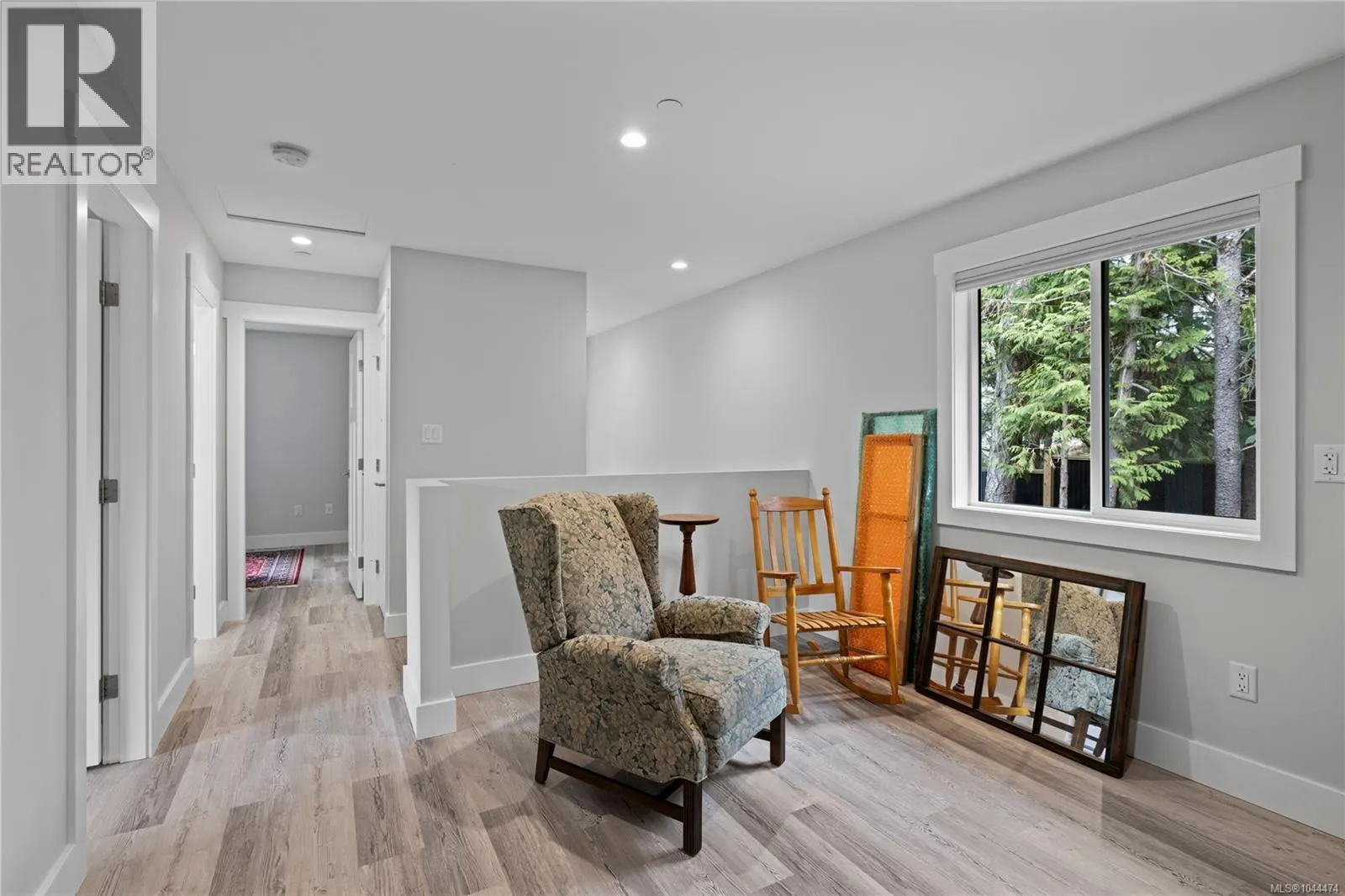 242 Sunningdale Rd E