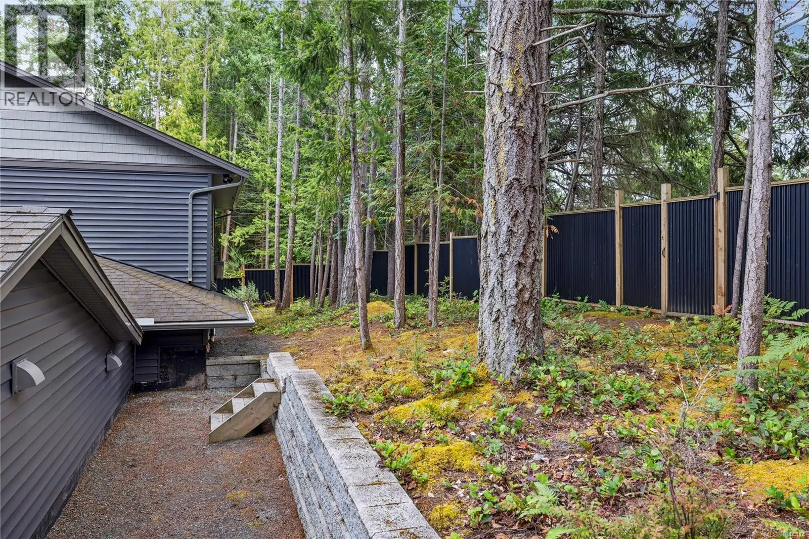 242 Sunningdale Rd E