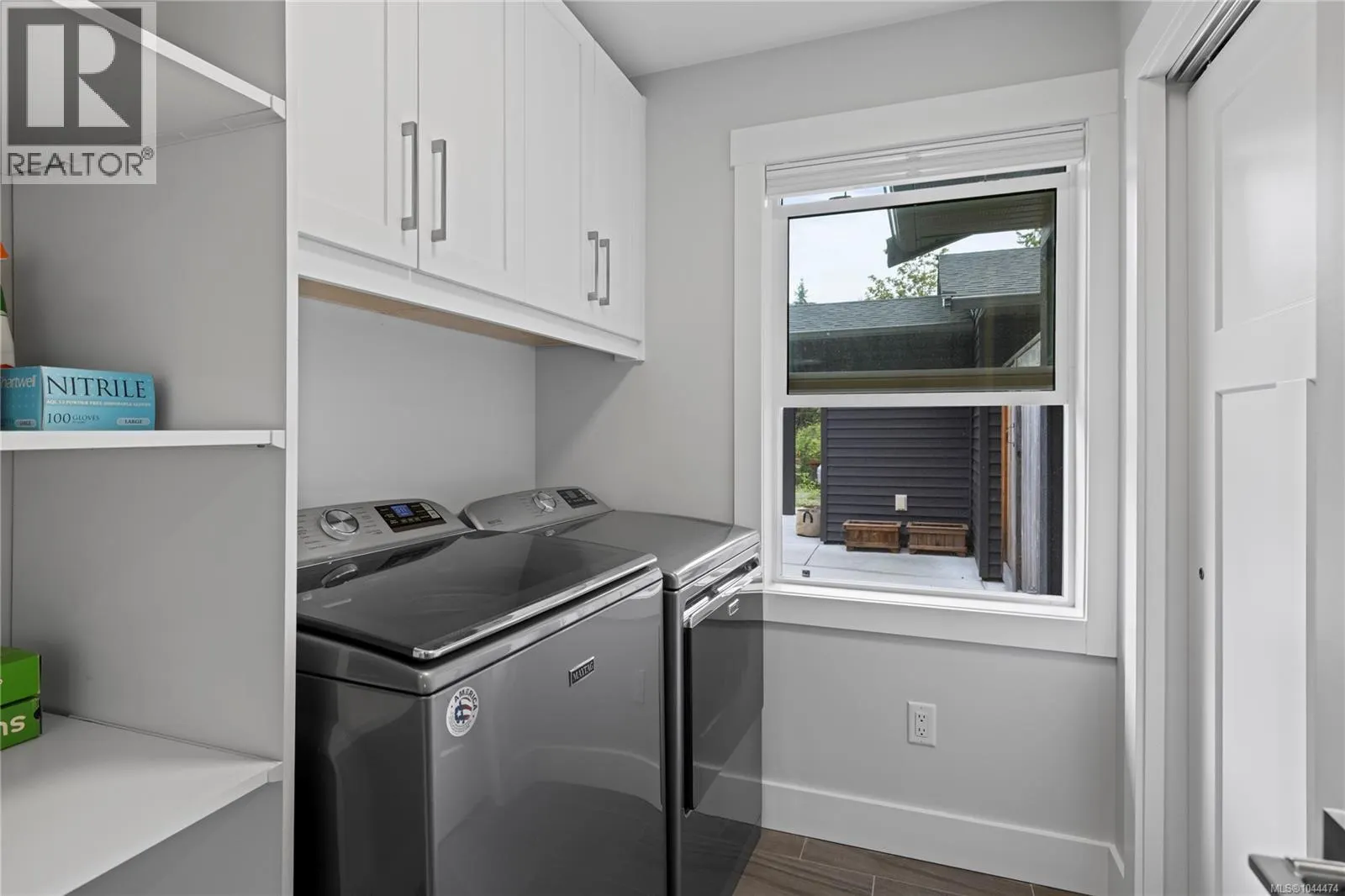 242 Sunningdale Rd E