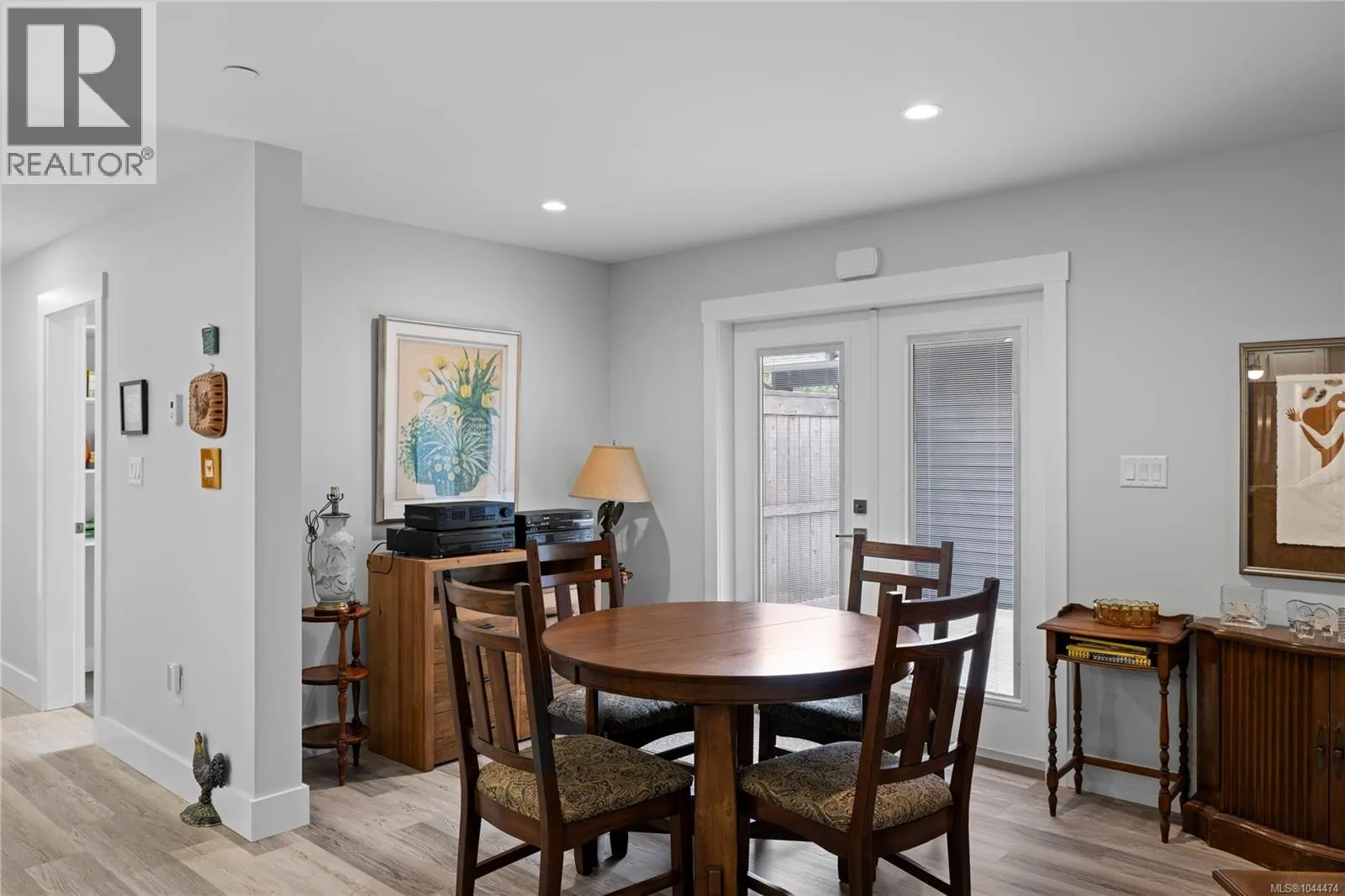 242 Sunningdale Rd E